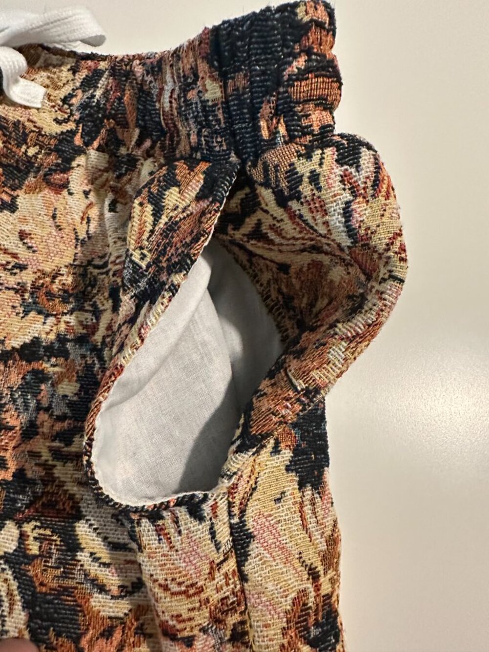 Men's floral print shorts, Size L, black, tan & dark brown - Picture 3 of 9